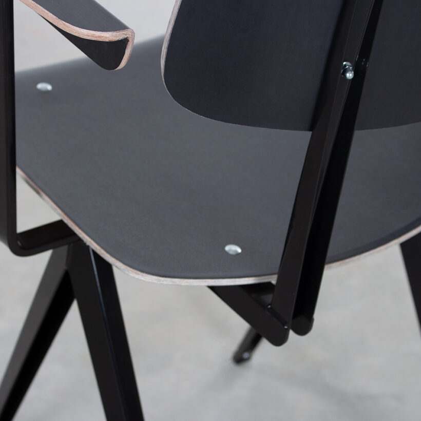 Galvanitas S16 With Armrests Black