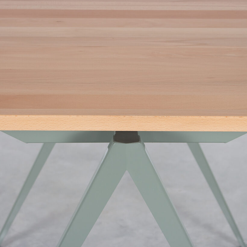 TD4 Bistro Cement Grey Beech