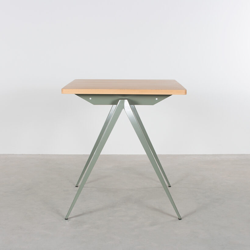 TD4 Bistro Cement Grey Beech