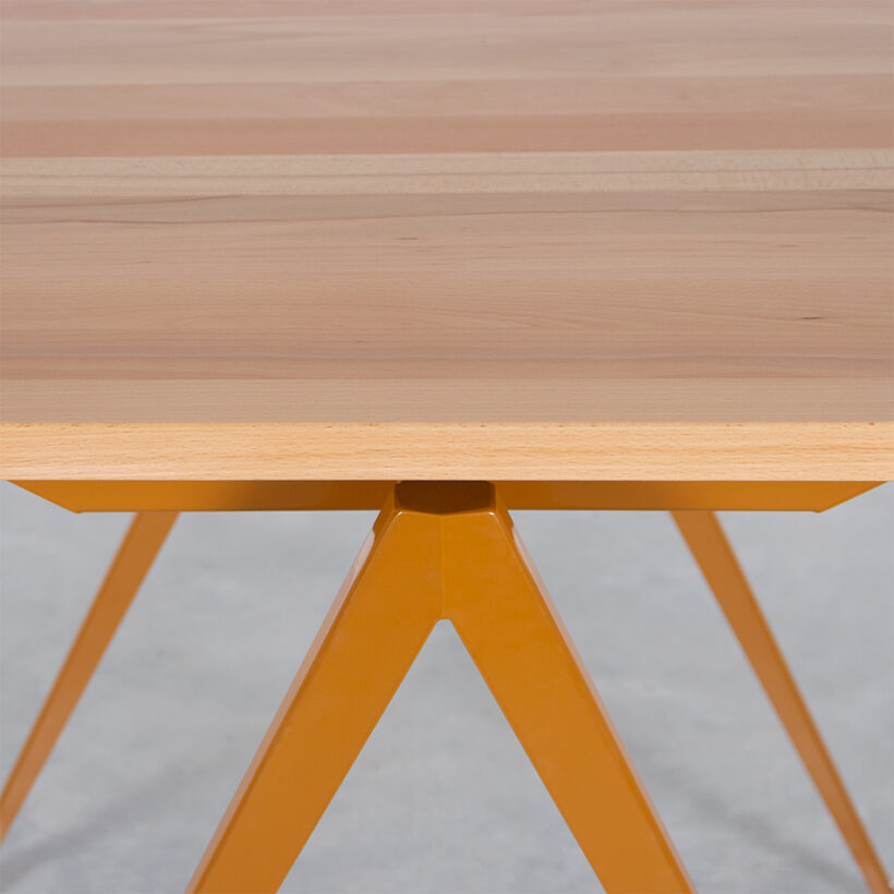 TD4 Bistro Ocher Brown Beech