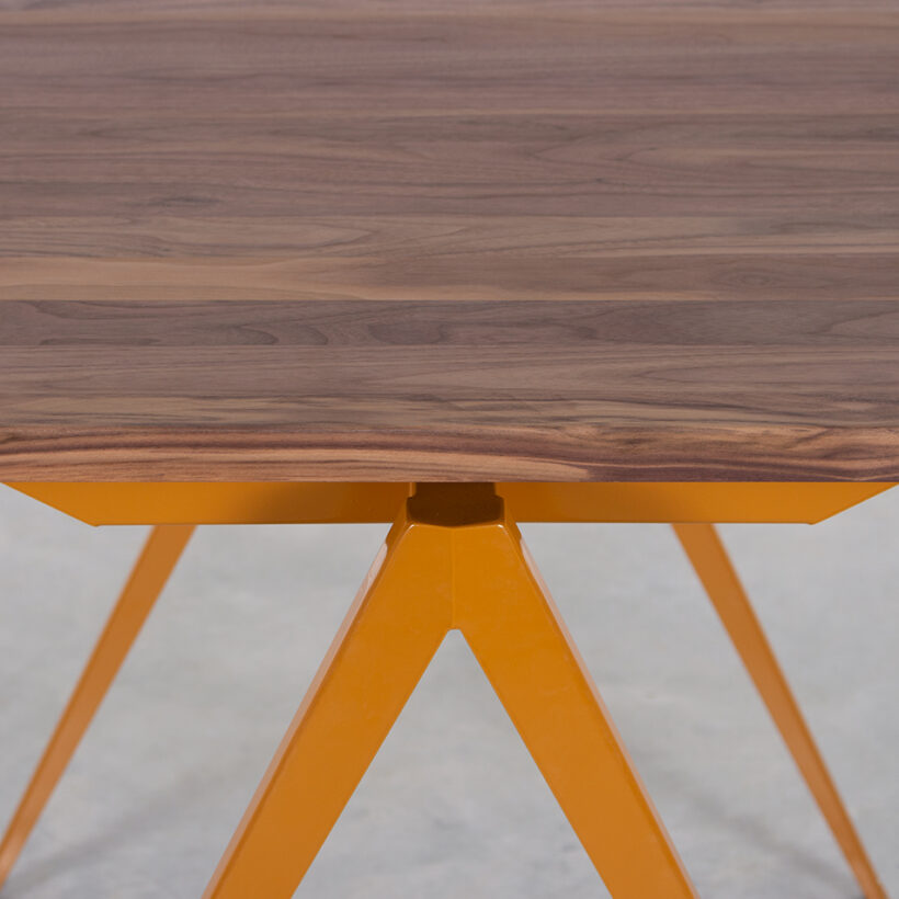 TD4 Bistro Ocher Brown Walnut