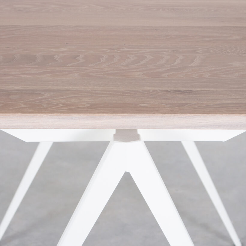 TD4 Bistro White Whitewash