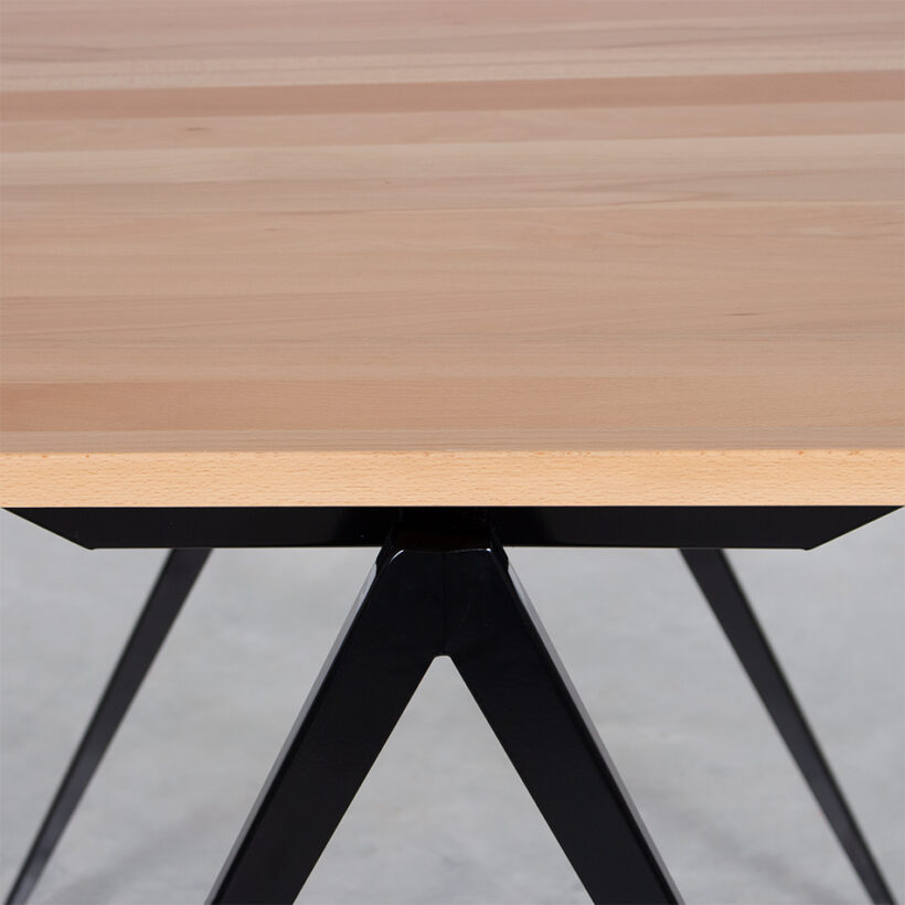TD4 Bistro Black Beech