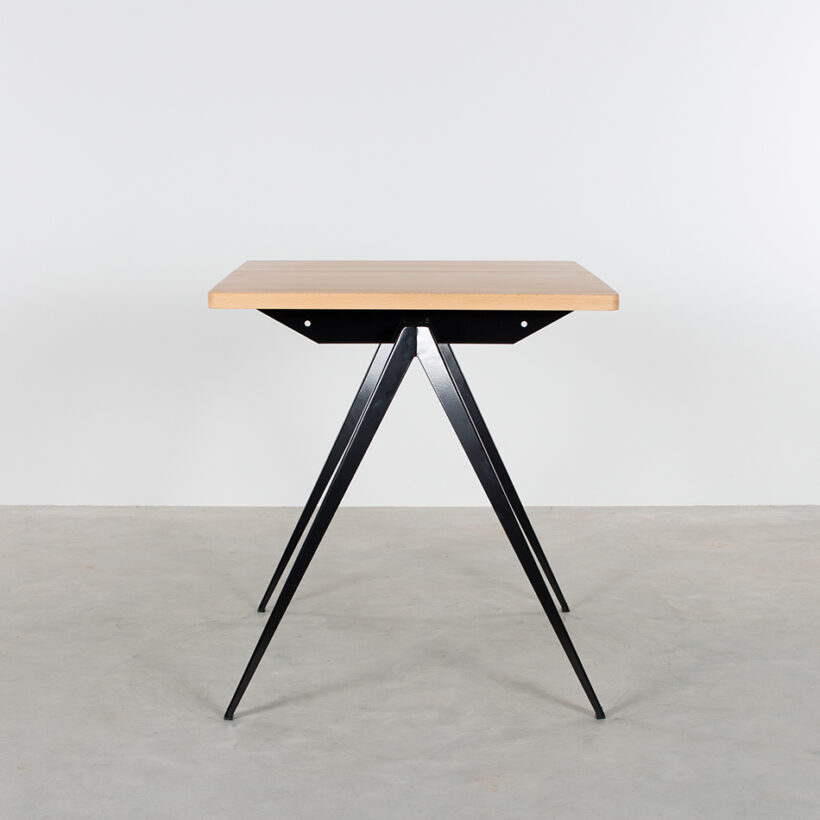 TD4 Bistro Black Beech