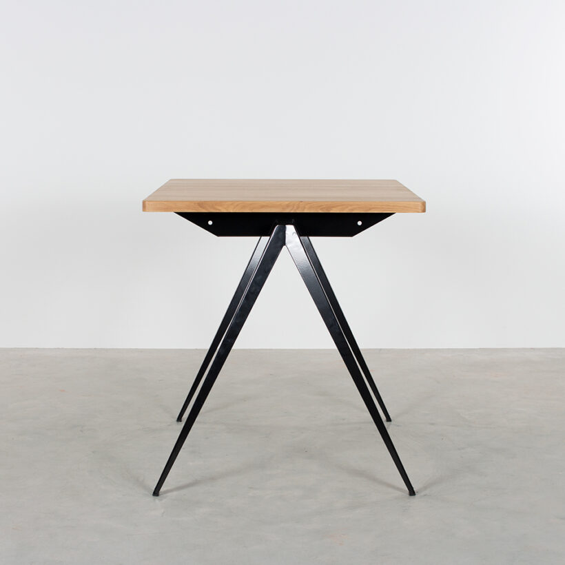 TD4 Bistro Black Oak
