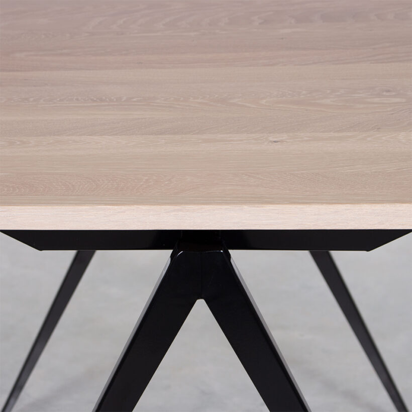 TD4 Bistro Black Whitewash