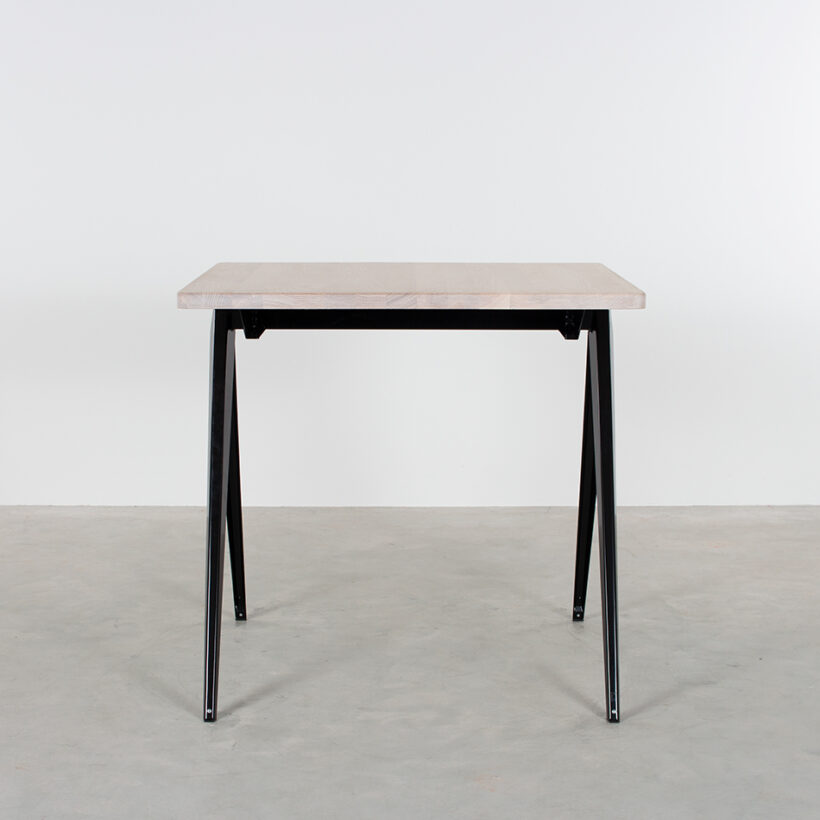 TD4 Bistro Black Whitewash