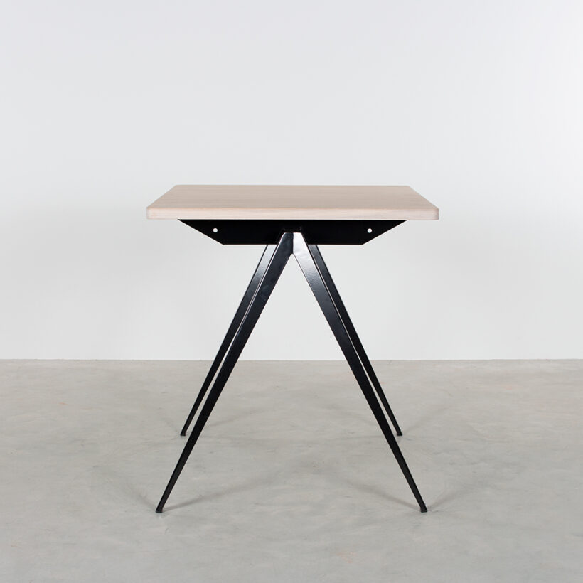 TD4 Bistro Black Whitewash