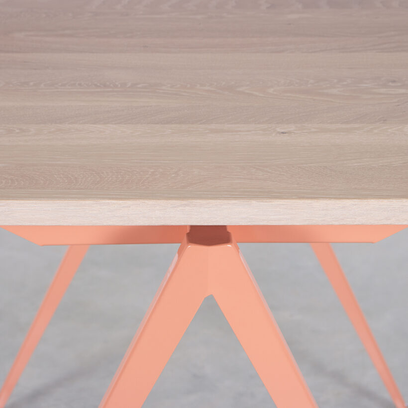 TD4 Bistro Beige Red Whitewash