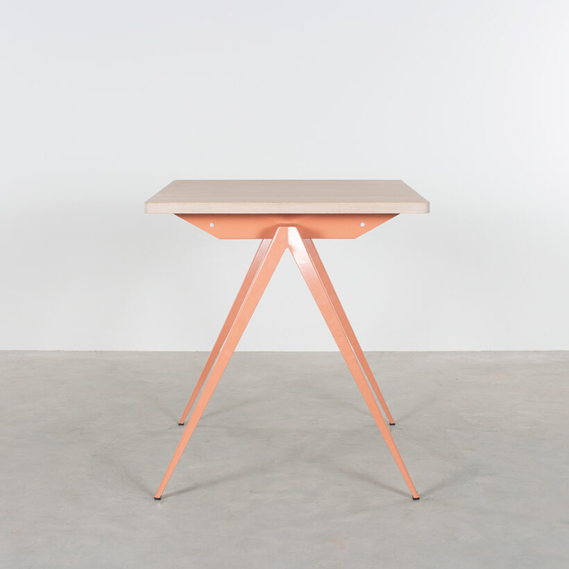 TD4 Bistro Beige Red Whitewash