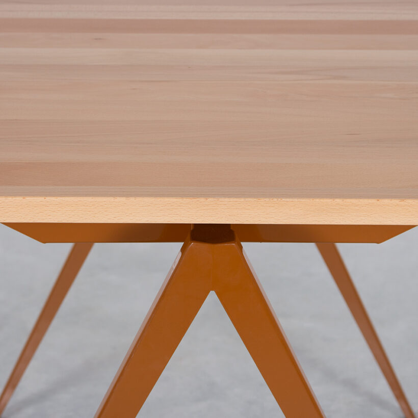 TD4 Bistro Loam Brown Beech