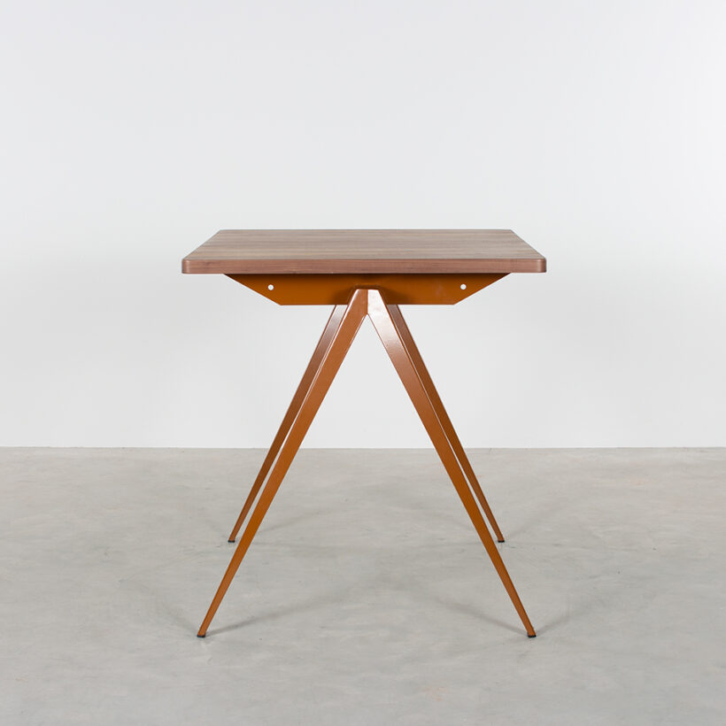 TD4 Bistro Loam Brown Walnut