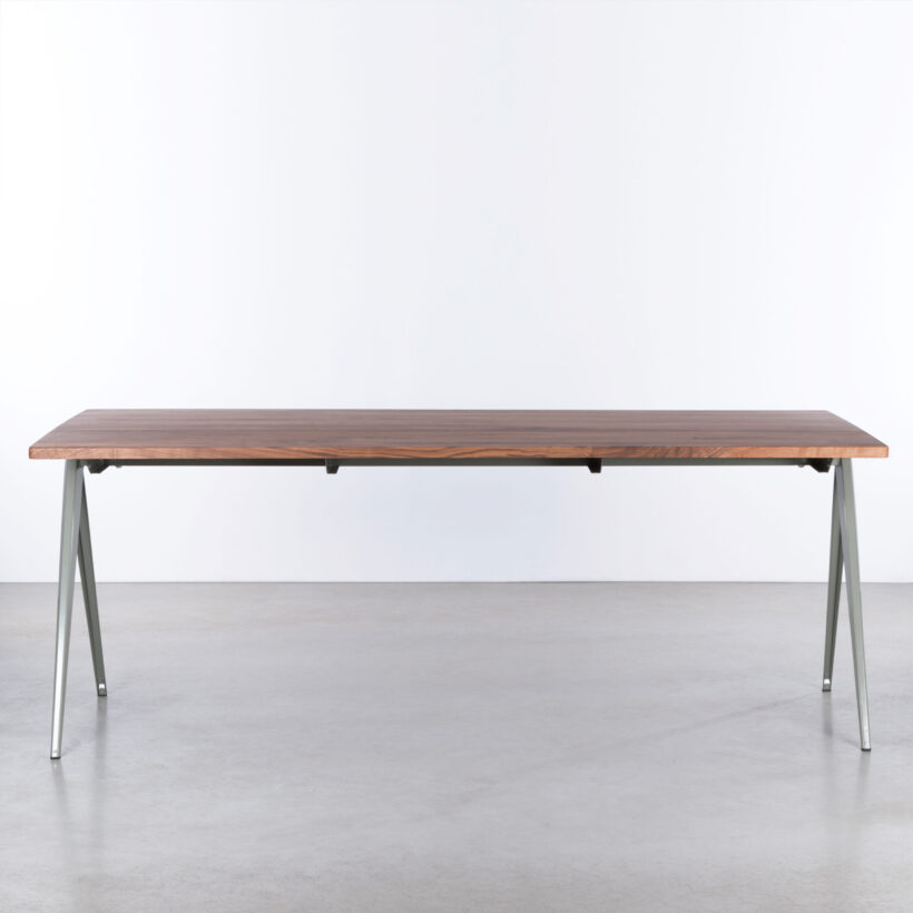 Tafel_TD4_cementgrijs-walnoot_01